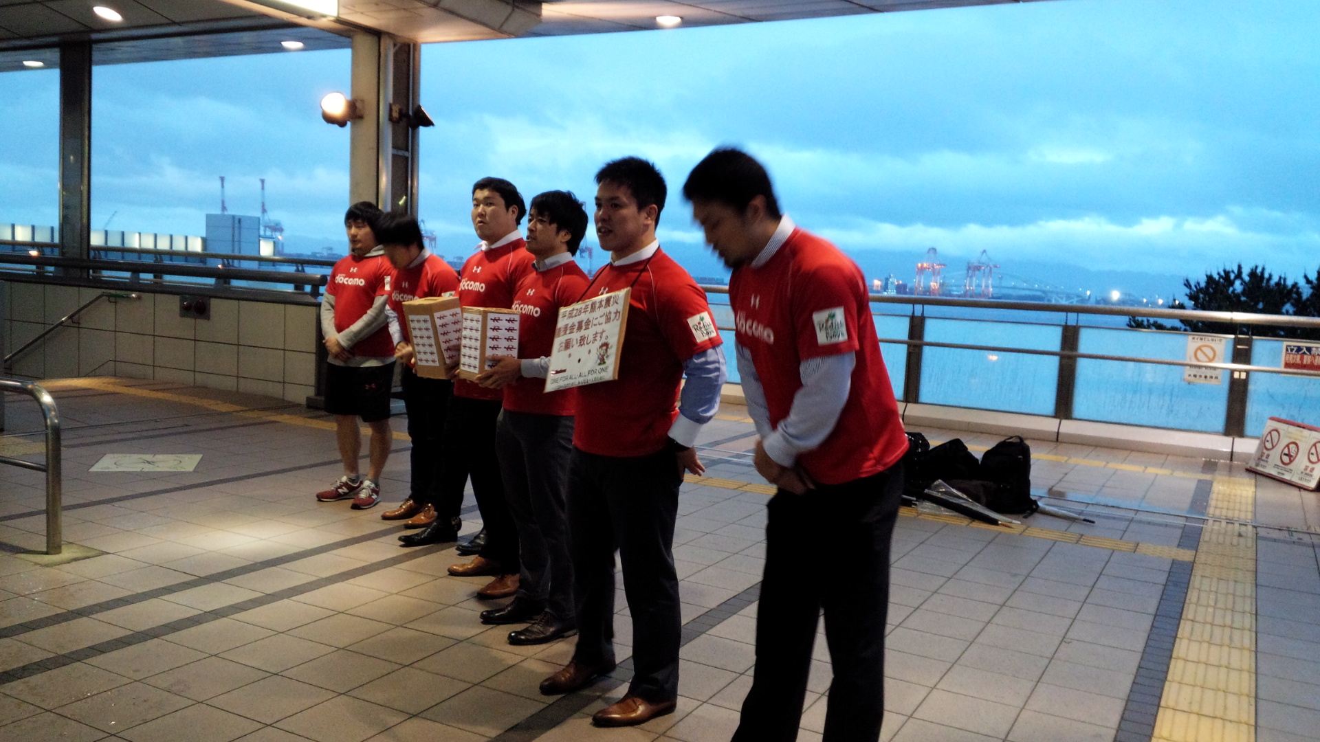 【ご報告】レッドハリケーンズ選手が熊本震災に伴う街頭募金活動を行いました。