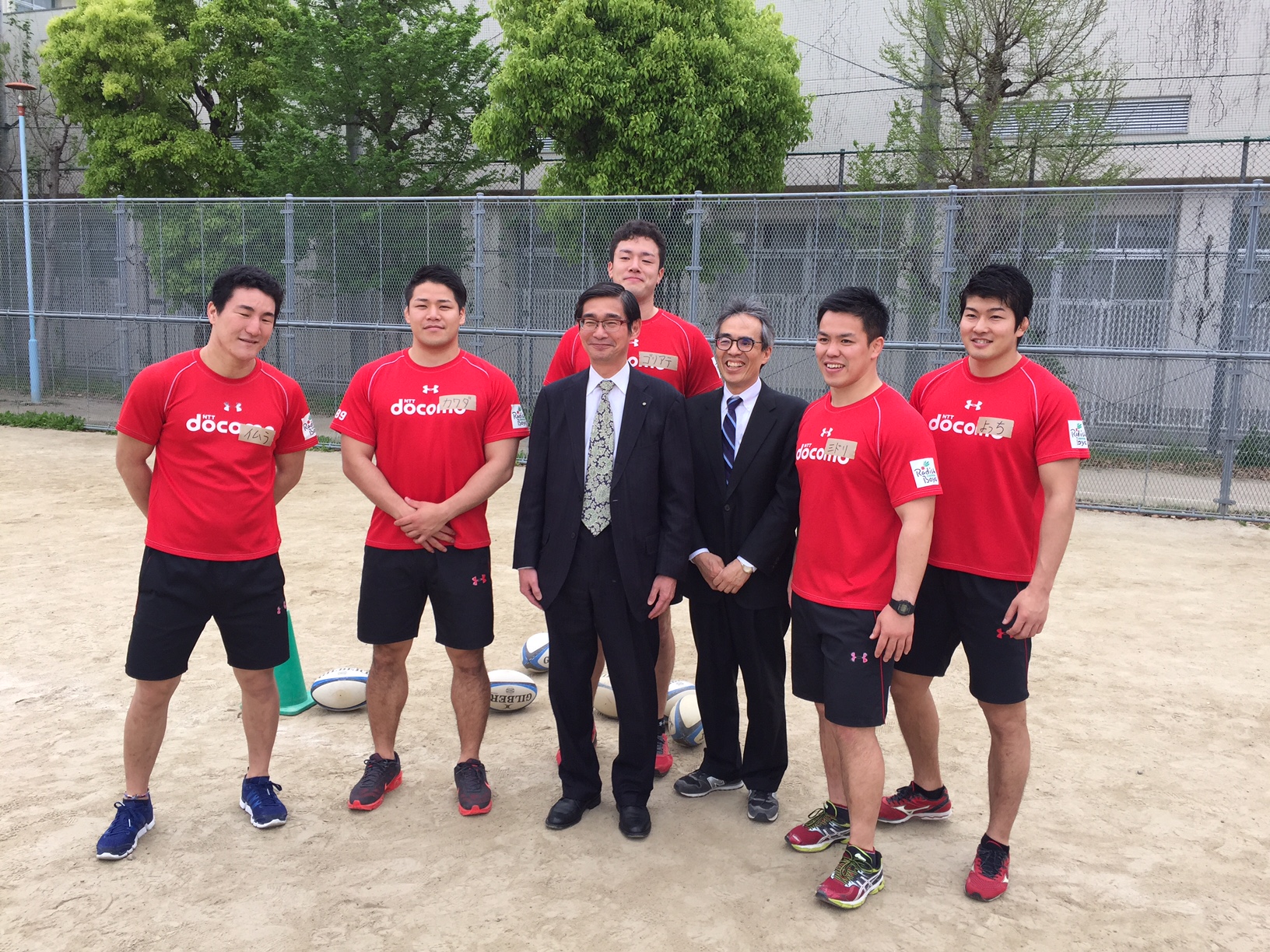 レッドハリケーンズ選手が大阪市城東区諏訪小学校で「夢・授業」を行いました。