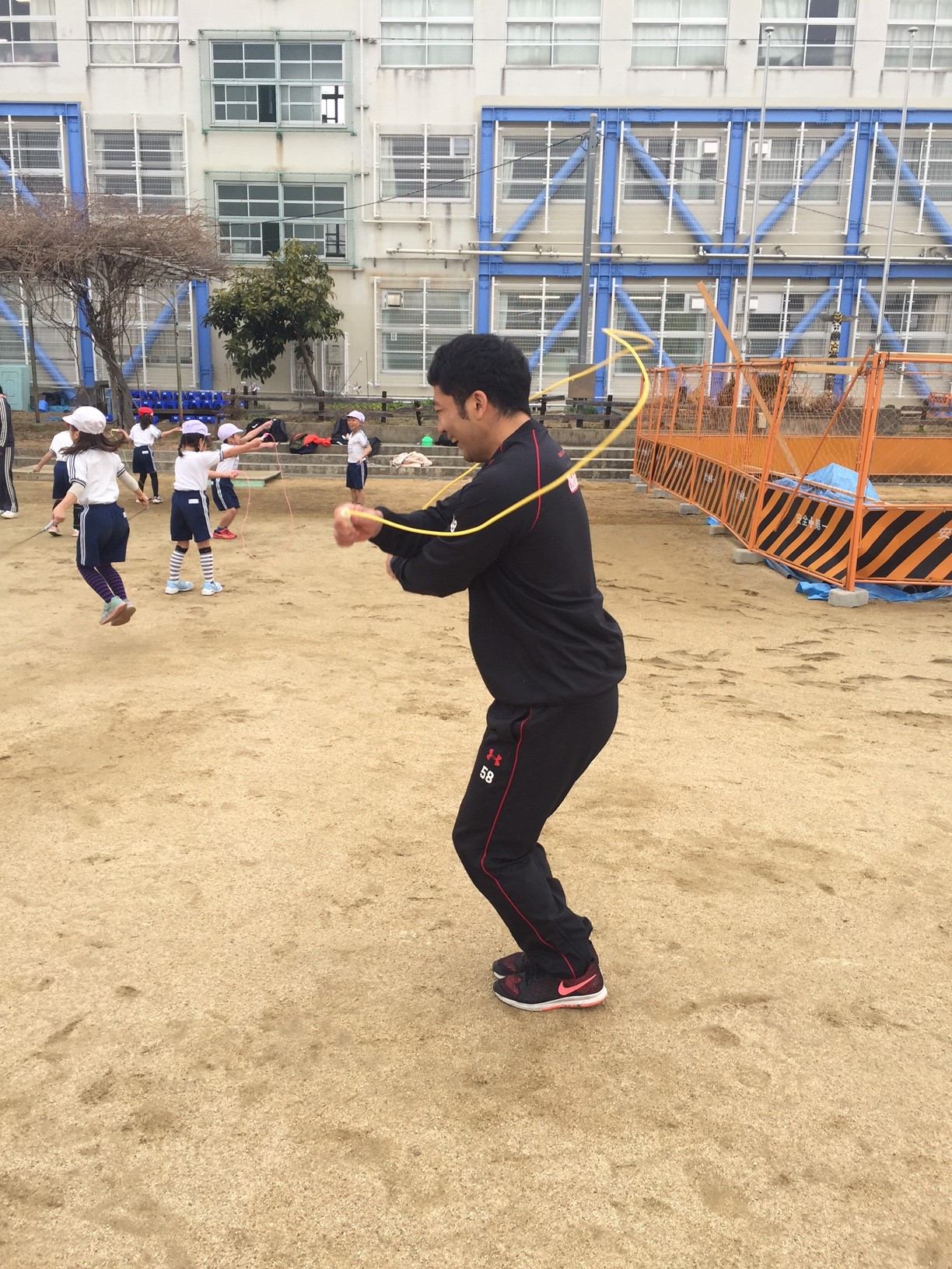 【第四回】東大阪市立高井田西小学校で「子ども体力づくりサポート事業」として授業を行いました。