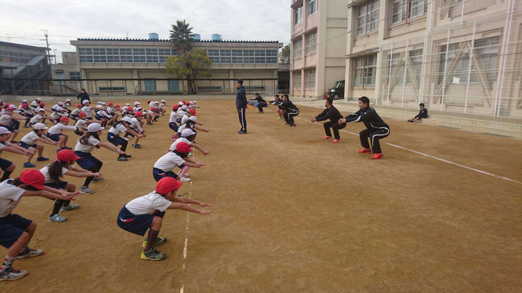 【第五回】東大阪市立高井田西小学校・北野宮小学校で「子ども体力づくりサポート事業」として授業を行いました。