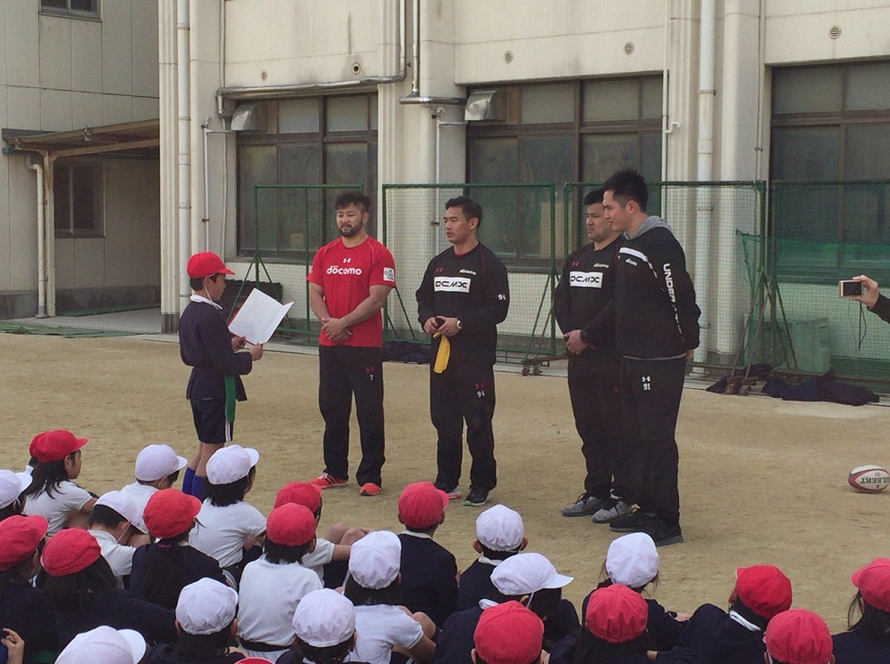 レッドハリケーンズ選手が大阪府内の小学校で行われている「ふれあい事業」に参加いたしました。