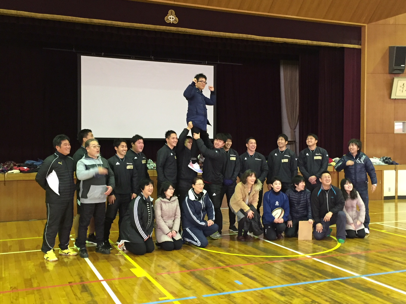 レッドハリケーンズ選手が名古屋市立山田中学校で「夢の教室」を開催しました。