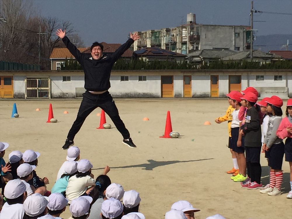 レッドハリケーンズ選手が枚方市立船橋小学校で大阪府主催「トップアスリートふれあい事業」を開催しました。