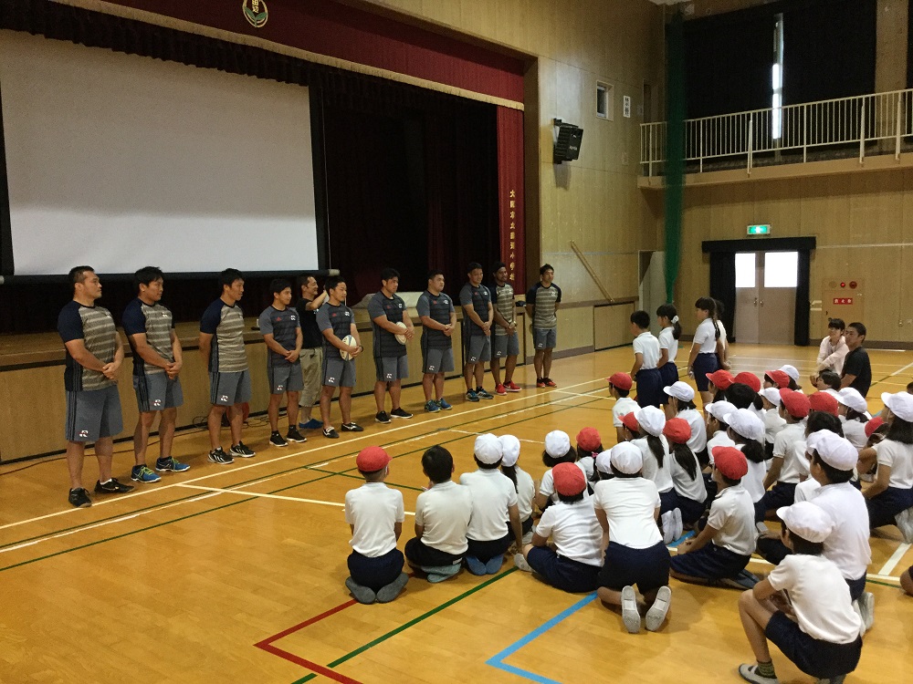 レッドハリケーンズ選手が中大江小学校他3校同時に大阪府主催「トップアスリートふれあい事業」を開催しました。