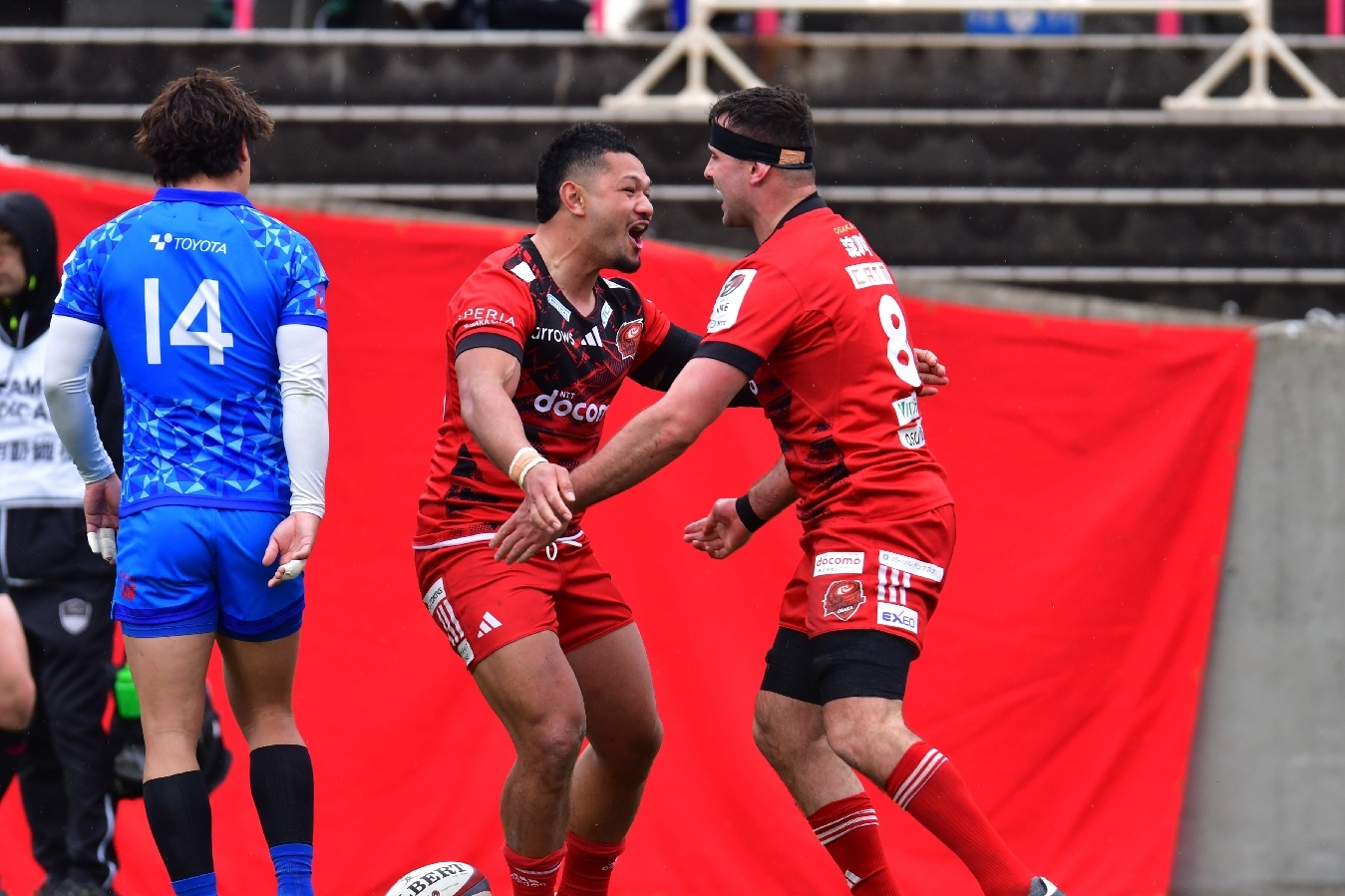 【リーグワン2024-25第8節】タエフ選手・オーサリバン選手.jpg