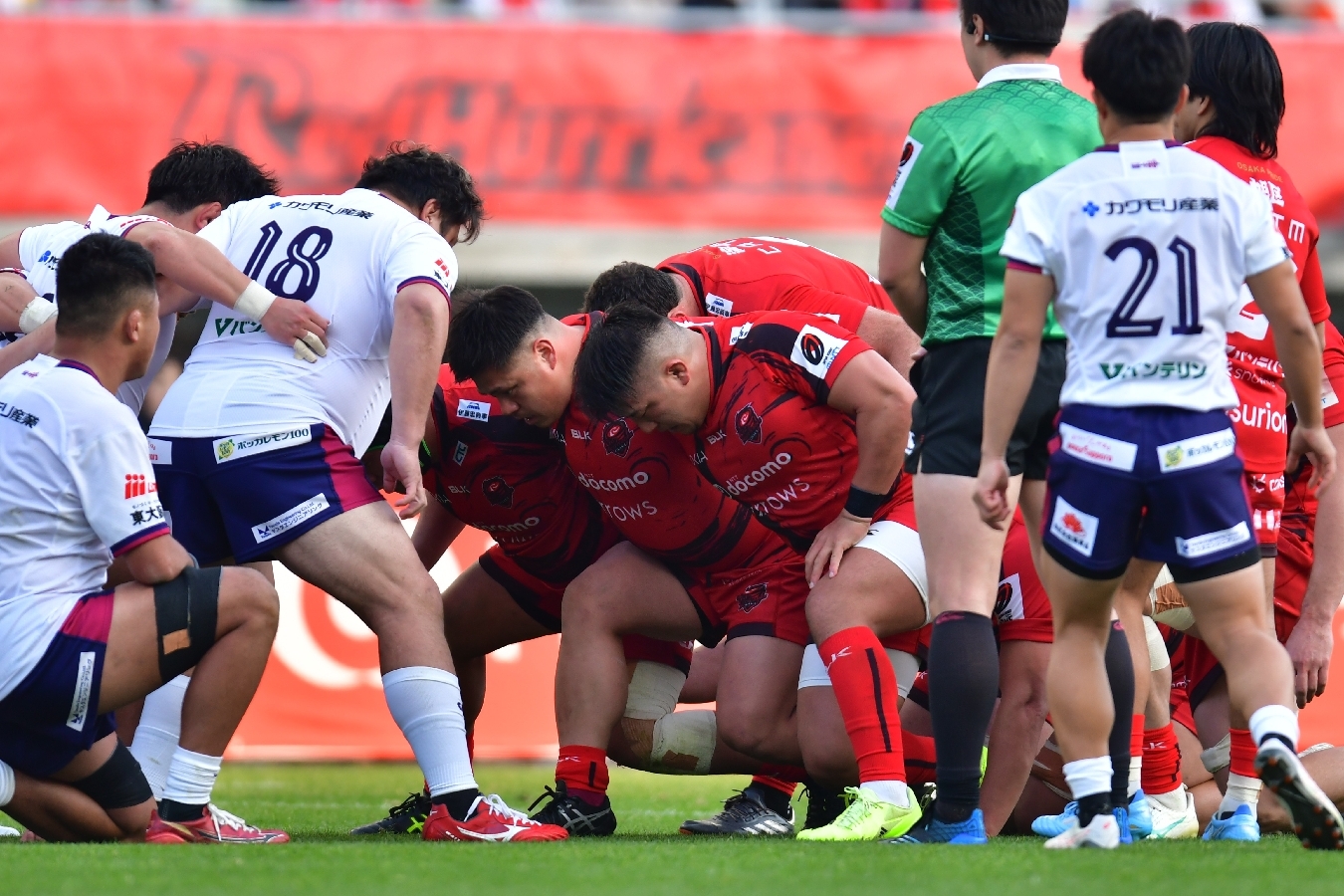 【リーグワン2025-26 第4節 花園L戦】スクラム (1).jpg